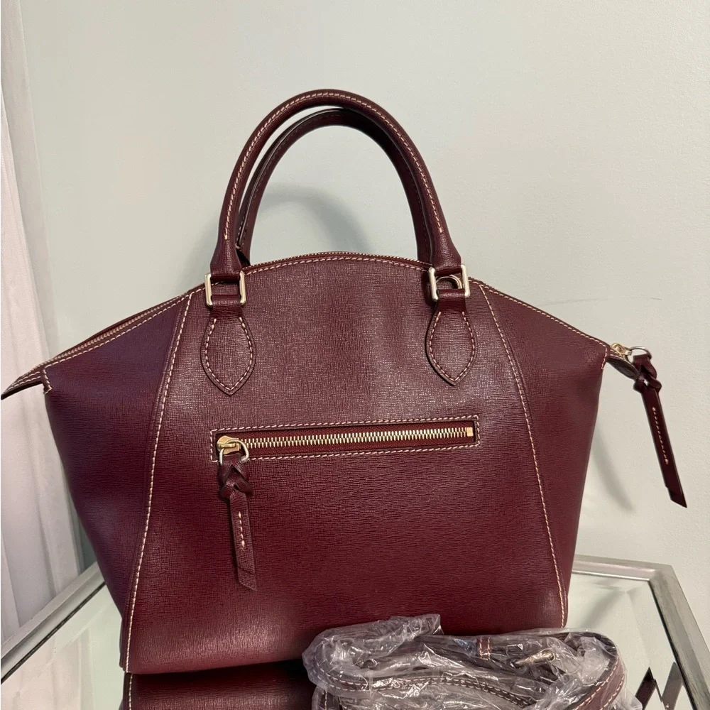 Dooney & Bourke reposhing this